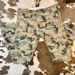 Retro Camouflage Levi’s Straight Leg Pants 30 x 32